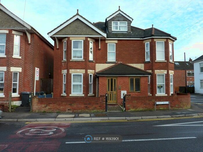 3 Bedroom Maisonette To Rent In West Road, Bournemouth, BH5
