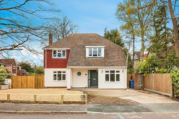 5 Bedroom Detached House To Rent In Rushmoor Close, Fleet, GU52