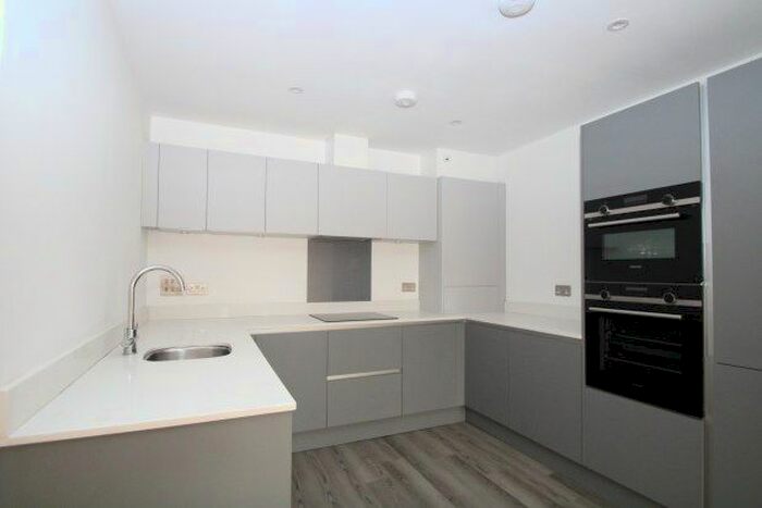 2 Bedroom Flat To Rent In Foxley Lane, Purley, CR8