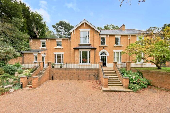 2 Bedroom Apartment To Rent In Beckenham Lane, Shortlands, Bromley, BR2