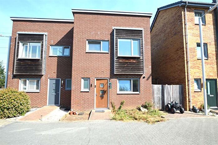 2 Bedroom Semi Detached House To Rent In Rainbow Gardens, Dartford, DA1