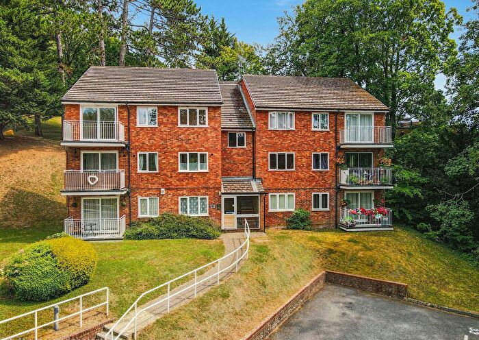 2 Bedroom Flat For Sale In Court Bushes Road, Whyteleafe, CR3