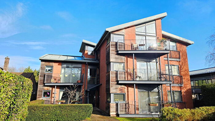 2 Bedroom Apartment For Sale In Martineau Court, Old Bath Road, Newbury, RG14