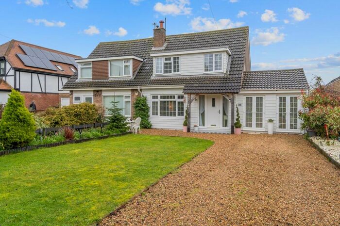 3 Bedroom Chalet For Sale In St Johns Road, Moggerhanger, Bedford, MK44