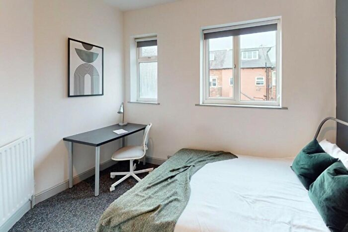 4 Bedroom Semi-Detached House To Rent In Cemetery Avenue, Sheffield, S11