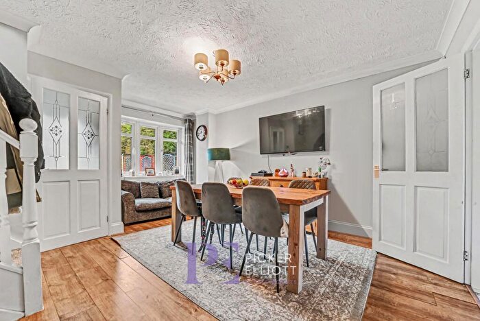 4 Bedroom Detached House For Sale In Damson Court, Hinckley, LE10