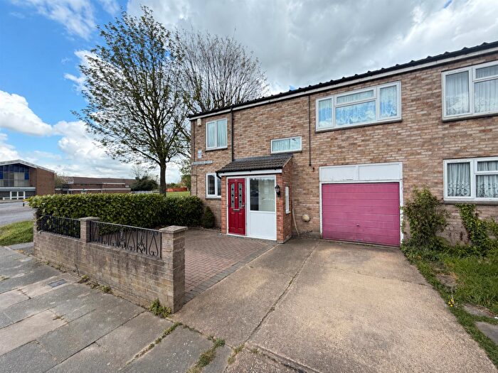 3 Bedroom End Of Terrace House To Rent In Broxburn Drive, South Ockendon, RM15