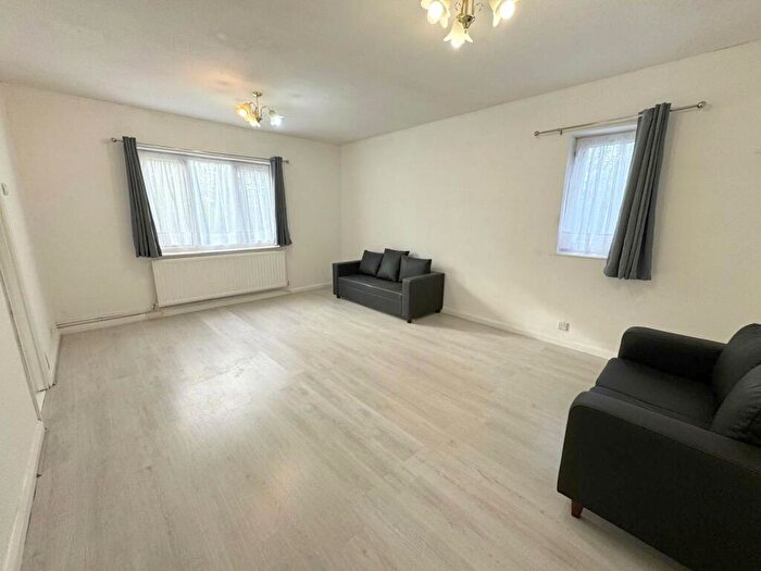 2 Bedroom Apartment To Rent In Farm House Court, Bunns Lane, Mill Hill, NW7