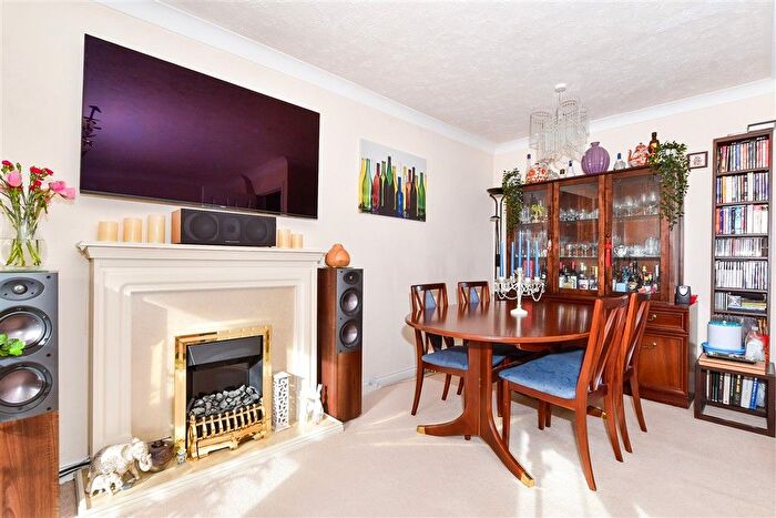 4 Bedroom Town House For Sale In Old School Place, Maidstone, Kent, ME14