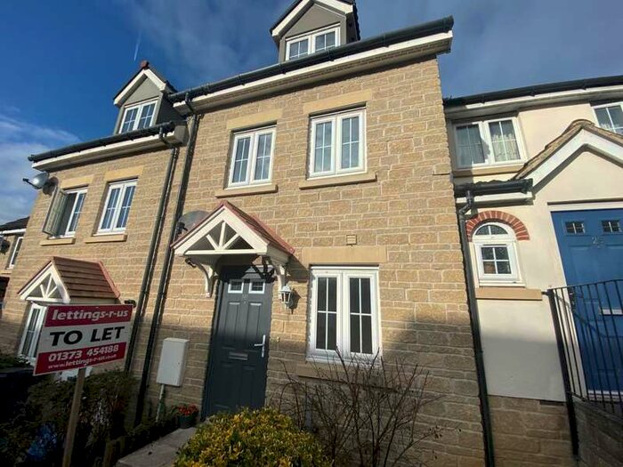 4 Bedroom House To Rent In Hillside Drive, Frome, Somerset, BA11