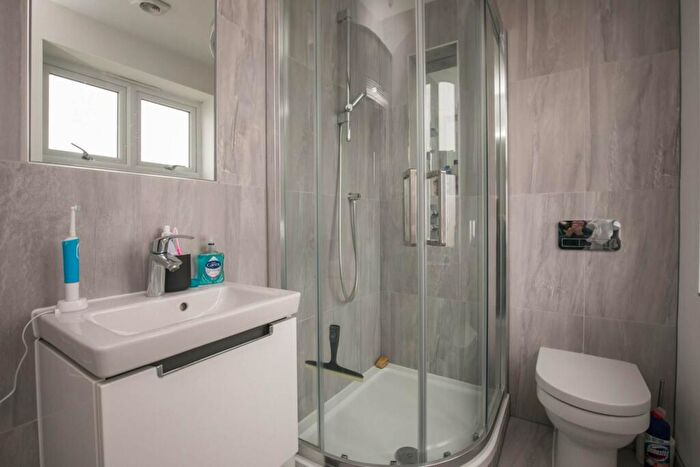 2 Bedroom Flat To Rent In Farnham Common, SL2