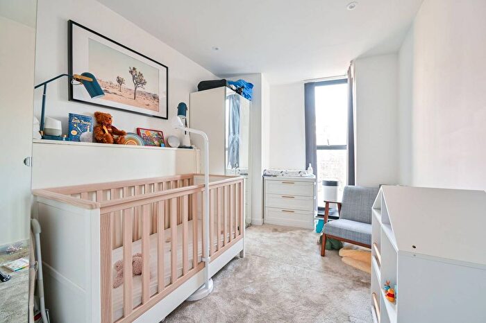 2 Bedroom Flat To Rent In Grange Road, Bermondsey, London, SE1