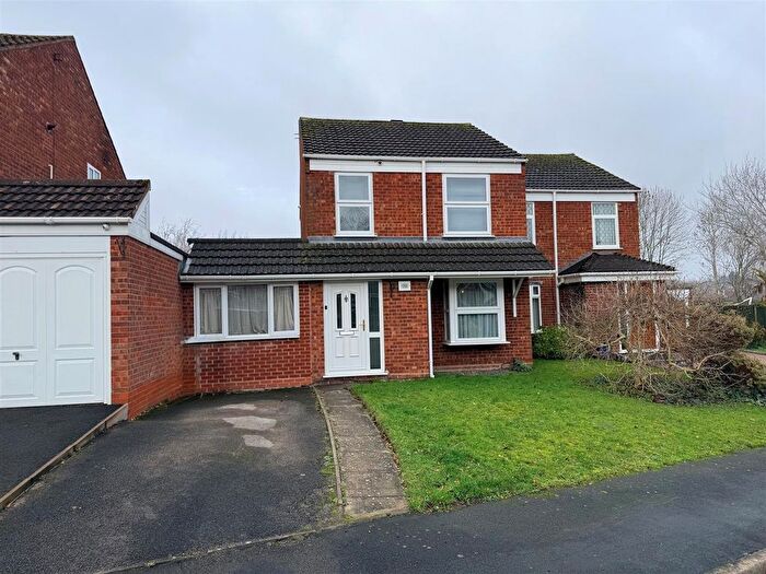3 Bedroom Link Detached House For Sale In Aldeford Drive, Brierley Hill, DY5