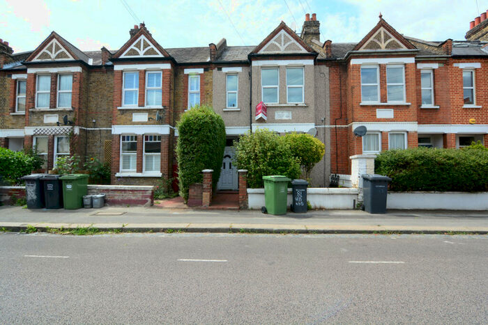 2 Bedroom Maisonette To Rent In Radford Road, London, SE13