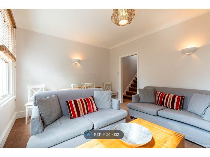 2 Bedroom Flat To Rent In Fenwick Place, London, SW9