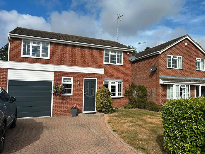 4 Bedroom Detached House For Sale In Badgers Way, Buckingham, MK18