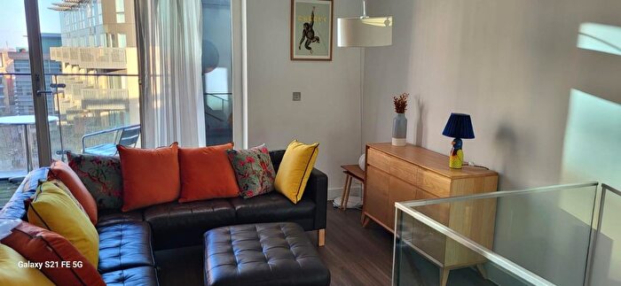 2 Bedroom Flat To Rent In Mill Park, Cambridge, CB1