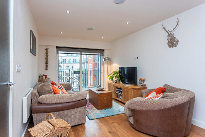 2 Bedroom Apartment To Rent In East Drive, London, NW9