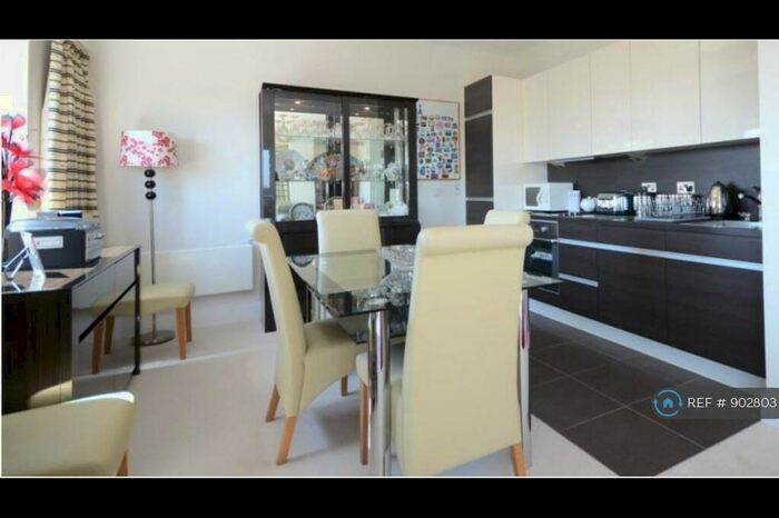 2 Bedroom Flat To Rent In Alencon Link, Basingstoke, RG21