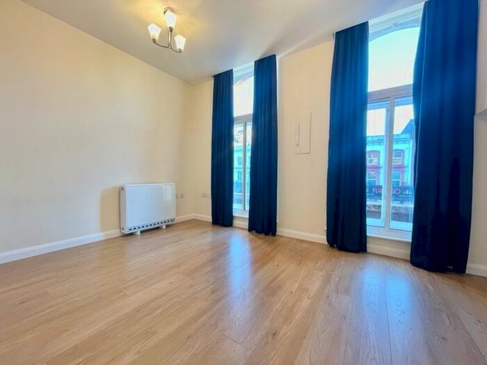 1 Bedroom Flat To Rent In Goldhawk Road 8Qd, London W12