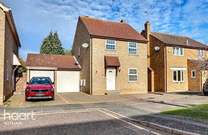 3 Bedroom Detached House For Sale In Heron Road, Kelvedon, CO5