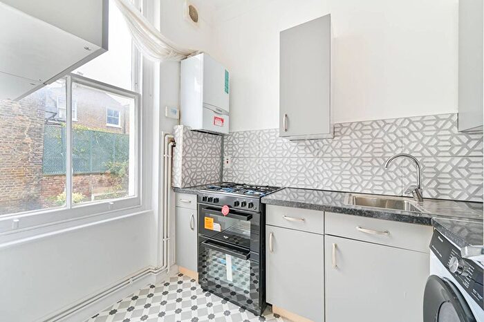 Studio For Sale In St Charles Square, Ladbroke Grove, London, W10