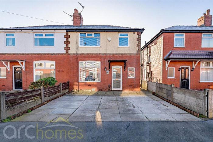 2 Bedroom Semi Detached House For Sale In Worthing Grove, Atherton, Manchester, M46