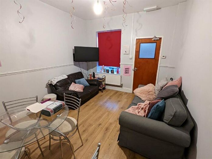 5 Bedroom Flat To Rent In Cycle Road, Lenton, Nottingham, Nottinghamshire, NG7