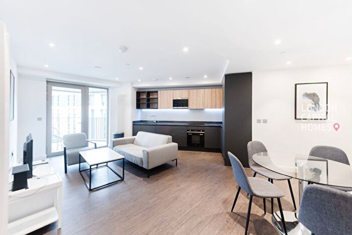 2 Bedroom Flat To Rent In Western Gateway, London, E16