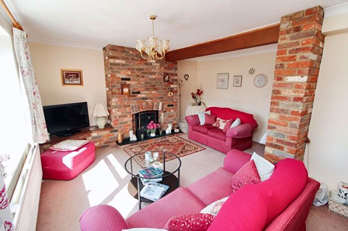 4 Bedroom Detached House For Sale In Watchet Lane, Holmer Green, HP15