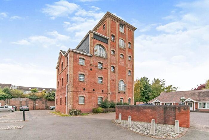 2 Bedroom Apartment For Sale In Eaglegate, Colchester, CO1