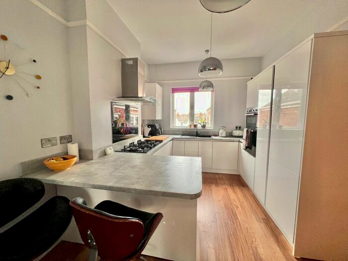 2 Bedroom Flat To Rent In Belvedere Road, Exmouth, EX8