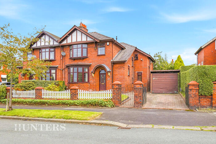 3 Bedroom Semi Detached House For Sale In Middlegate, Oldham, OL8