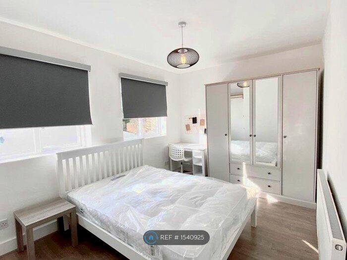 3 Bedroom Terraced House To Rent In King George Avenue, London, E16