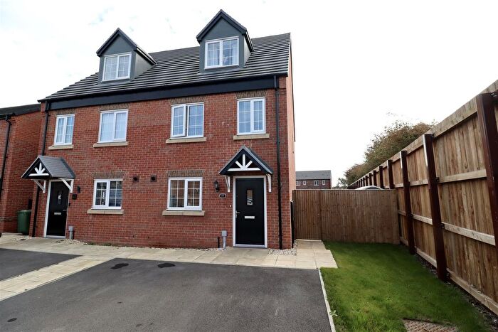 3 Bedroom Semi-detached House For Sale In Hird Avenue, Market Weighton, YO43