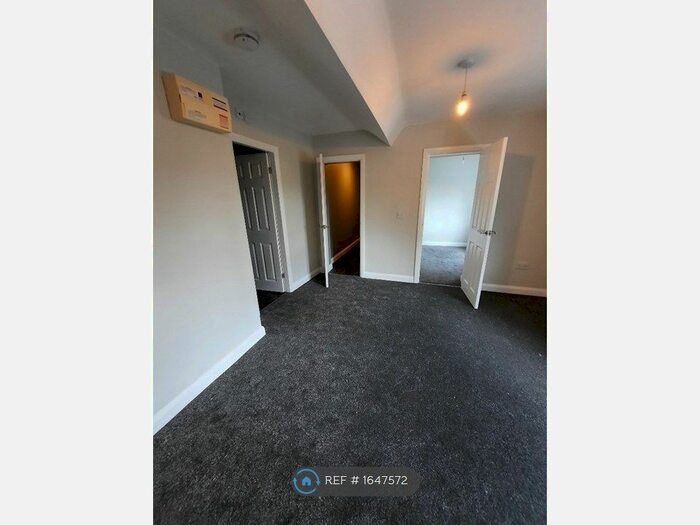 1 Bedroom Flat To Rent In High Street, Runcorn, WA7