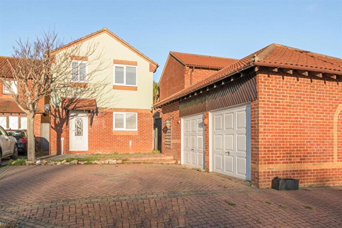 4 Bedroom Detached House For Sale In Whynot Way, Chickerell, Weymouth, DT3