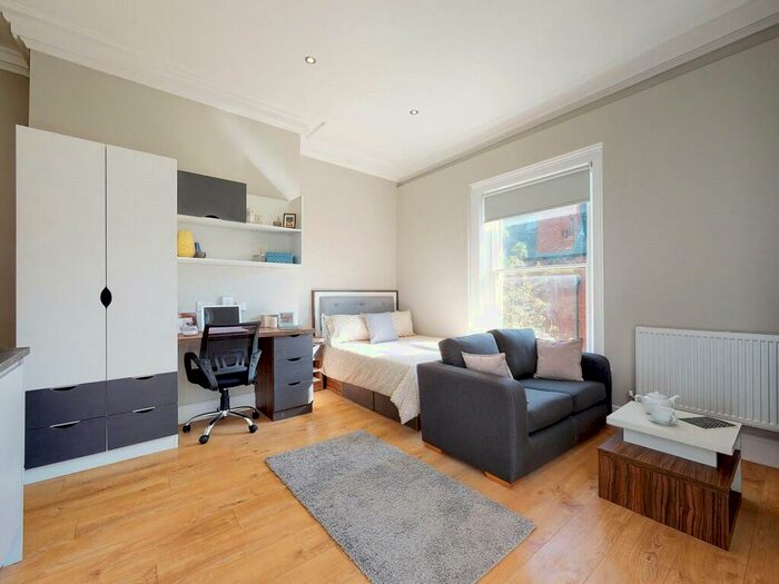 Apartment To Rent In Apt, Springfield Mount #, LS2