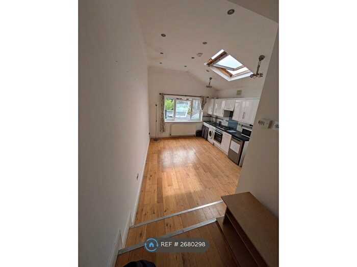 1 Bedroom Flat To Rent In Stanley Road, Teddington, TW11