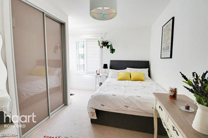 2 Bedroom Flat To Rent In Wideford Drive, Romford, RM7