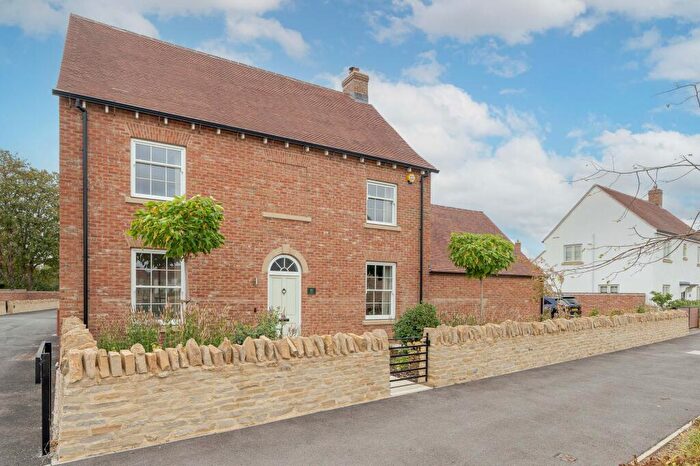 4 Bedroom Detached House For Sale In Cowells Road, Woodstock, OX20