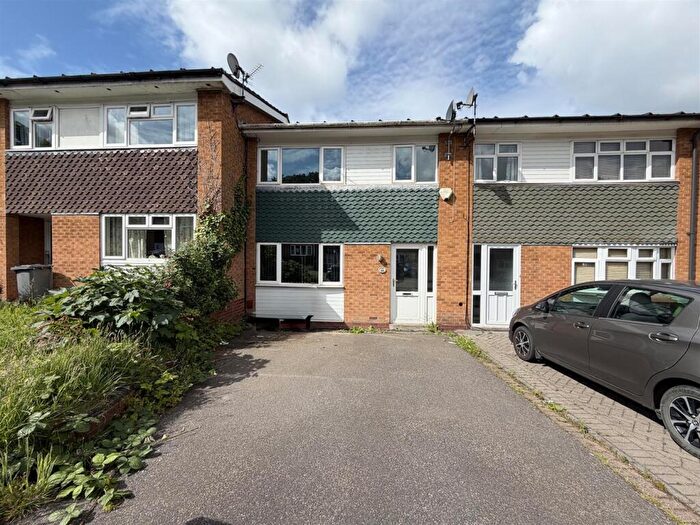3 Bedroom House To Rent In Masons Way, Solihull, B92