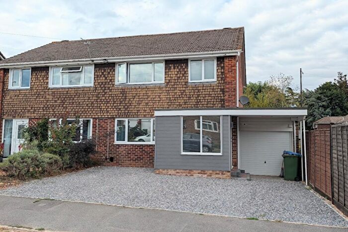 3 Bedroom Semi Detached House For Sale In Bentham Way, Swanwick, Southampton, SO31