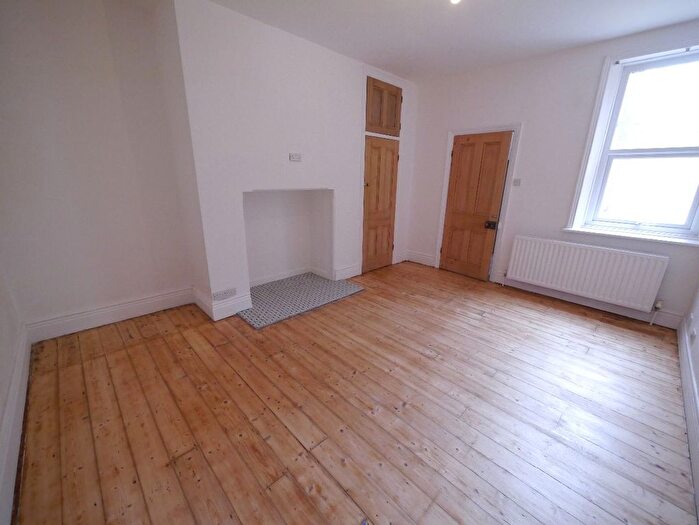 2 Bedroom Flat To Rent In Wingrove Avenue, Newcastle Upon Tyne, NE4