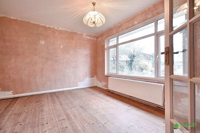 3 Bedroom Bungalow For Sale In Topsham Road, Exeter, EX2