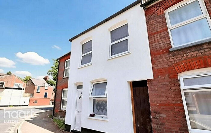 2 Bedroom Terraced House For Sale In Tavistock Crescent, Luton, LU1