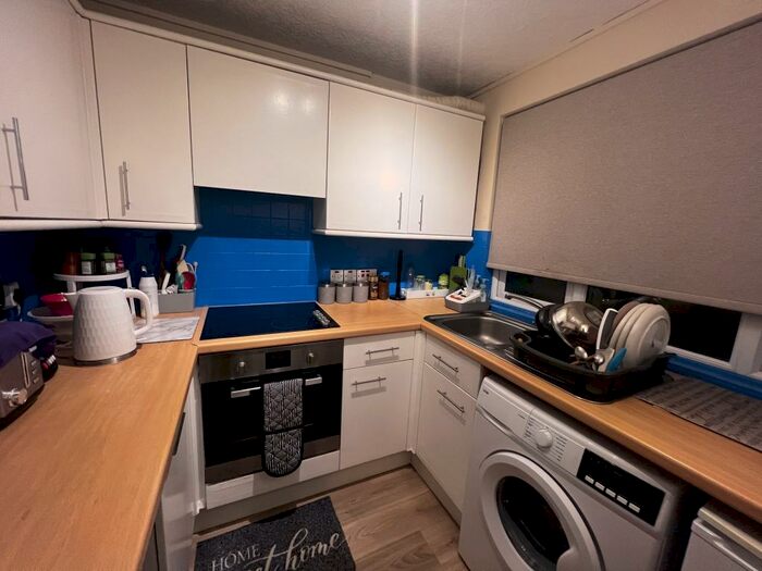 1 Bedroom Apartment To Rent In Upperton Road, Eastbourne, BN21