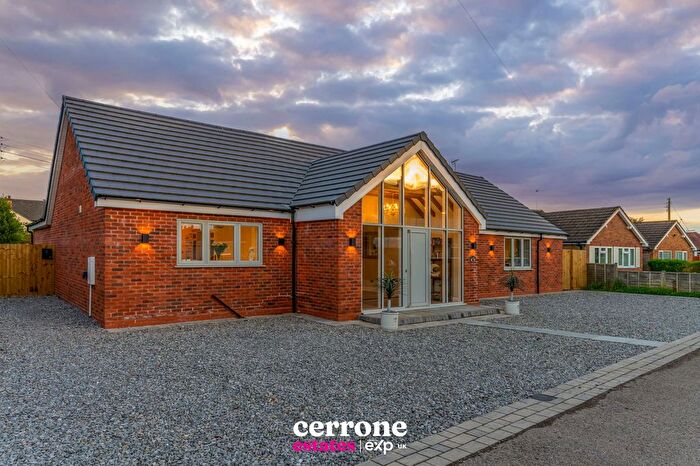 3 Bedroom Bungalow For Sale In Holt Gardens, Studley, Warwickshire, B80