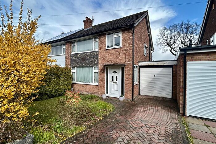 3 Bedroom Semi Detached House For Sale In Crantock Drive, Heald Green, SK8