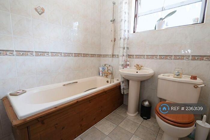 4 Bedroom Semi-Detached House To Rent In Lammas Way, Loudwater, High Wycombe, HP10